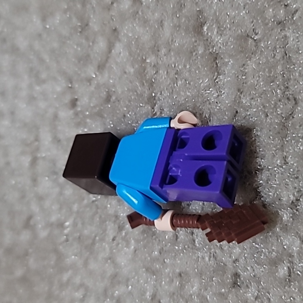 Lego Minecraft Minifigure Steve - Picture 2 of 2